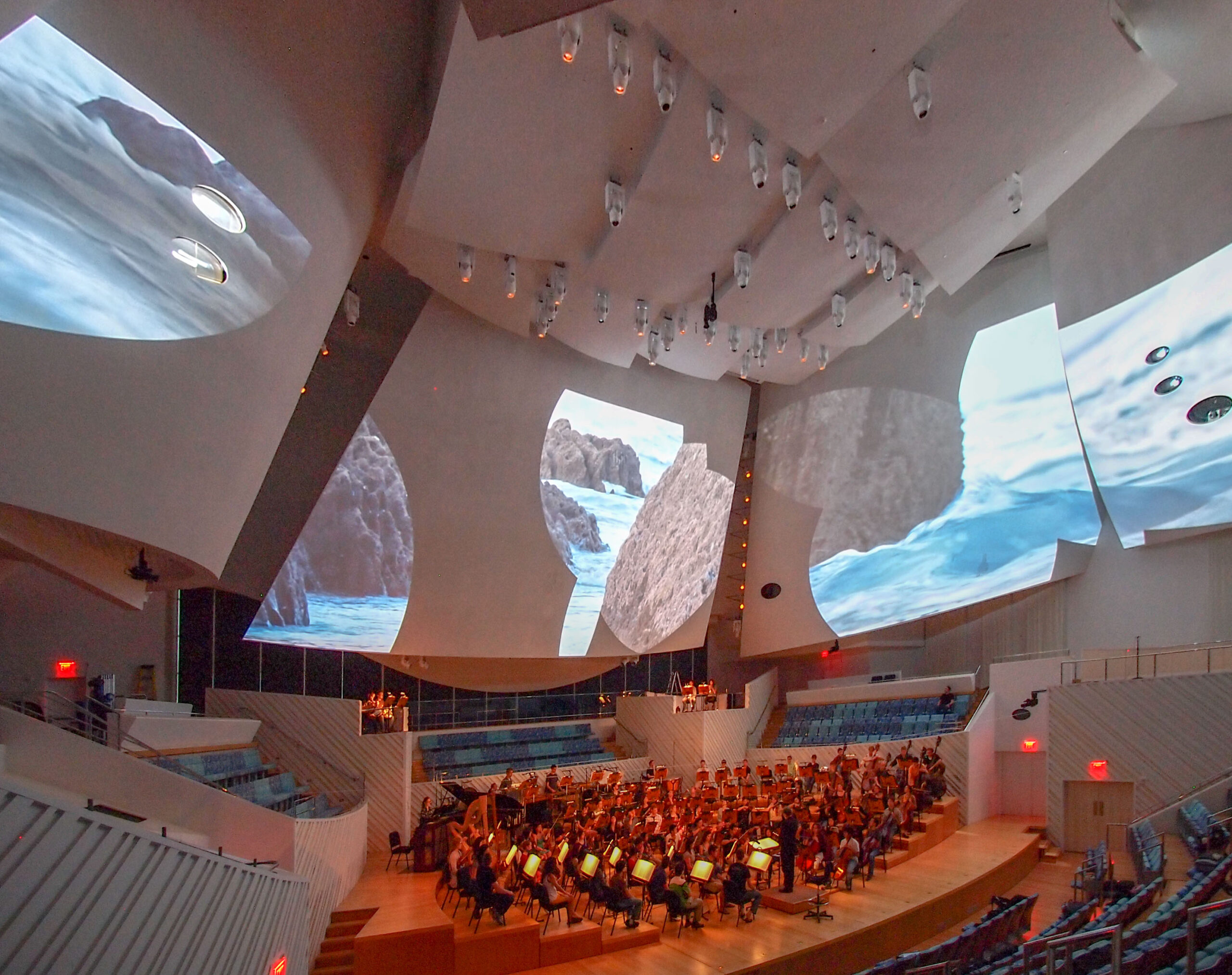 Sails as projection surfaces
