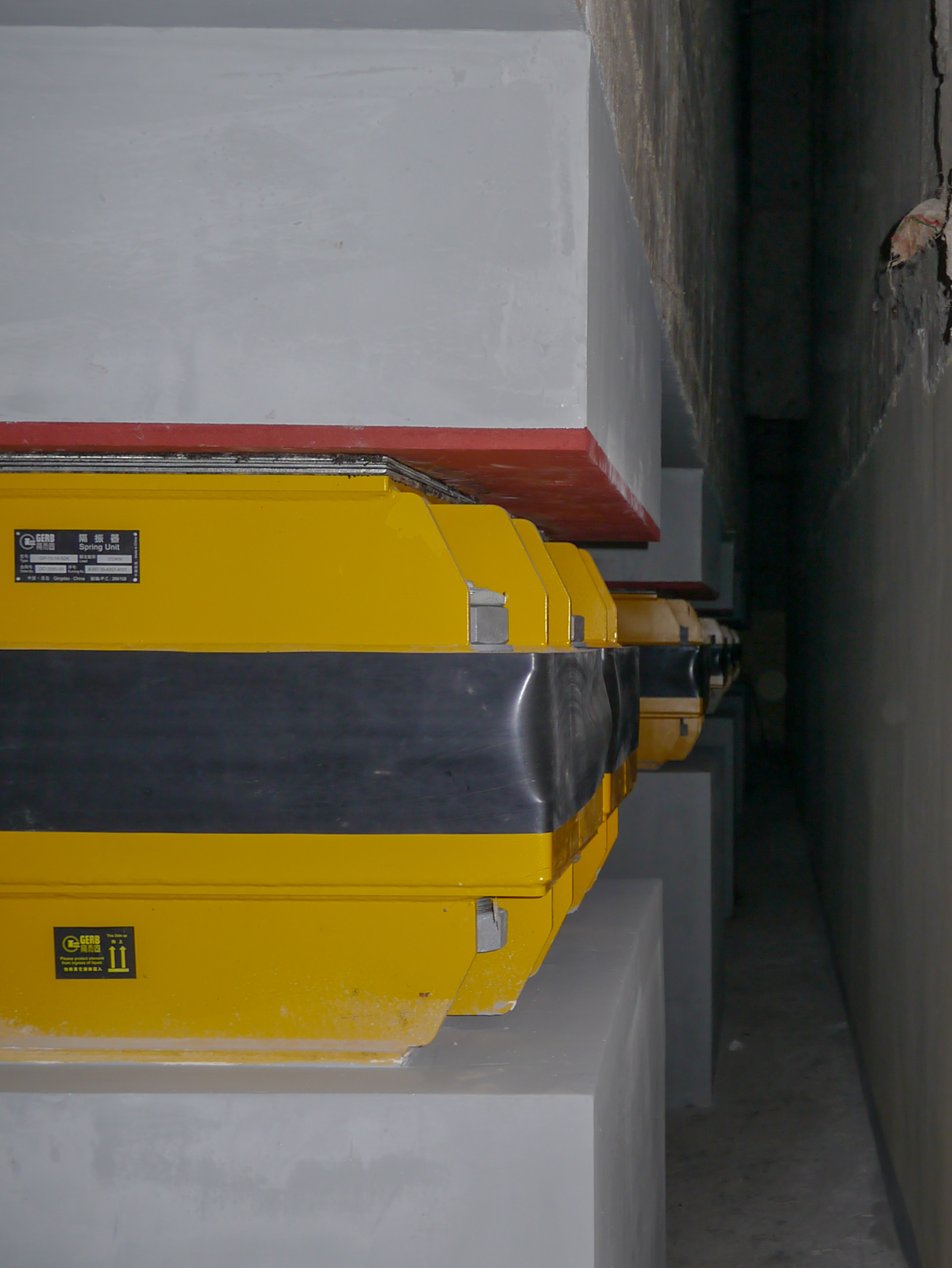Vibration isolating springs